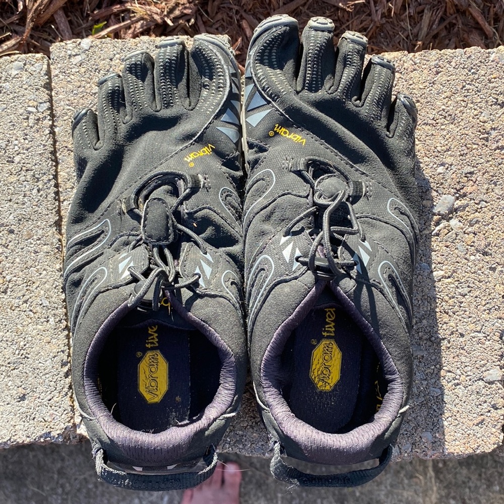Boys Keen water shoes, all black, size 6.5-7.